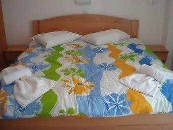 Madares Inn Lutró