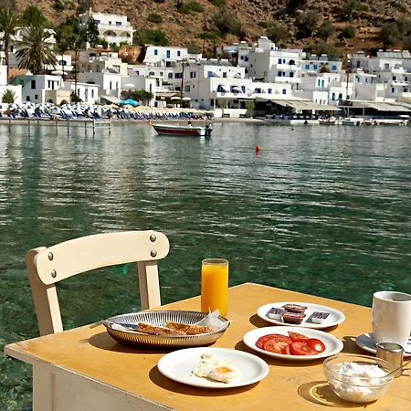 Madares Inn Lutró