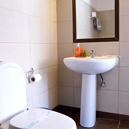 Madares 2* Lutró